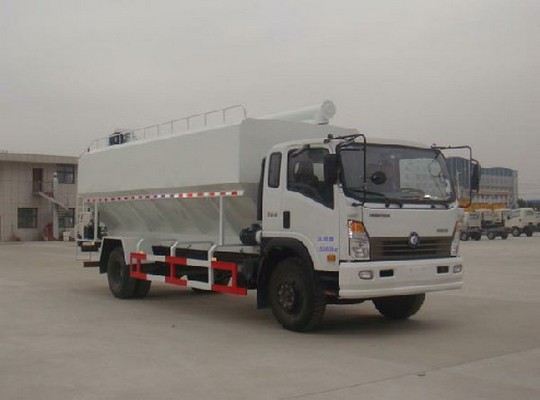 重汽王牌20方散裝飼料運(yùn)輸車 
