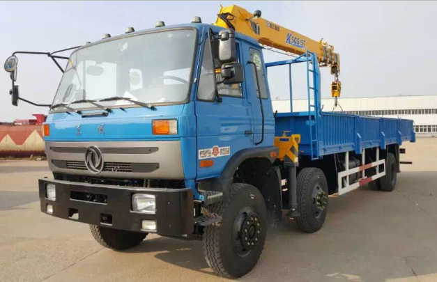 東風小三軸隨車吊