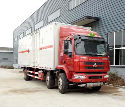 國五柳汽乘龍小三軸14噸易燃?xì)怏w廂式運(yùn)輸車