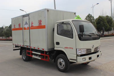 東風(fēng)多利卡3.8米雜項危險物品廂式運輸車