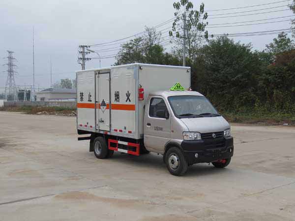 國五東風(fēng)小型3.35米9類危險品運輸車
