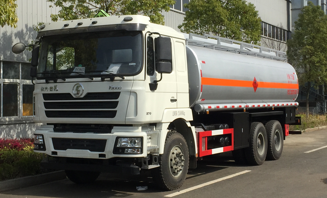 國(guó)五27方德龍F(tuán)3000運(yùn)油車