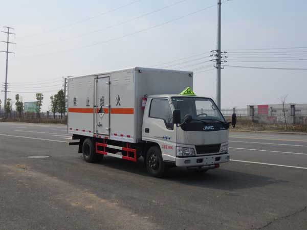 藍(lán)牌 江鈴4.2米廢電池危險物品廂式運輸車 